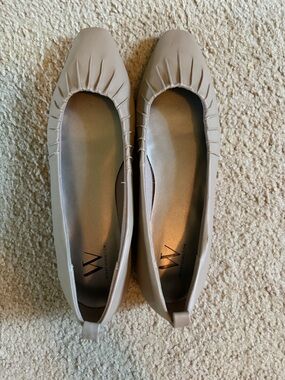 Worthington Women's Neutral Ruched Ballet Flats - Light Beige